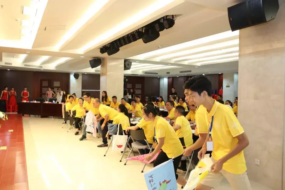 给你一个舞台秀出自己的精彩,给你一个展示自己的舞台