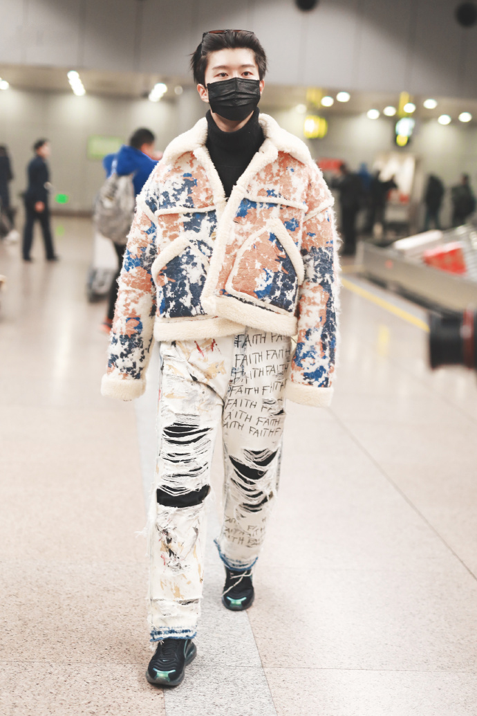 范丞丞穿白色裤子大不大,范丞丞裤子成亮点合集