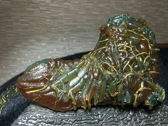 世上最奇特的玛瑙,千年极品老缠丝玛瑙手串图片