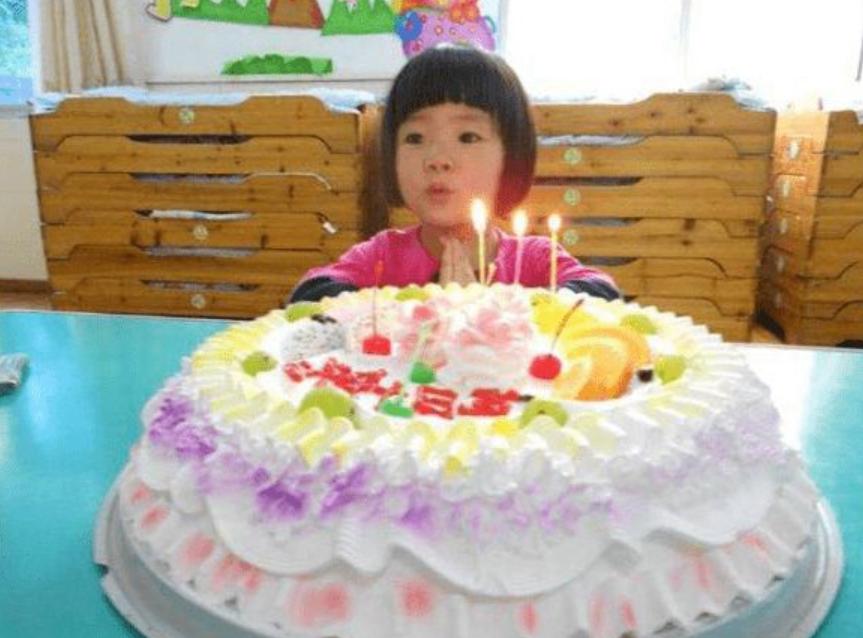 幼儿园不建议孩子生日送蛋糕,孩子过生日要不要带蛋糕到幼儿园