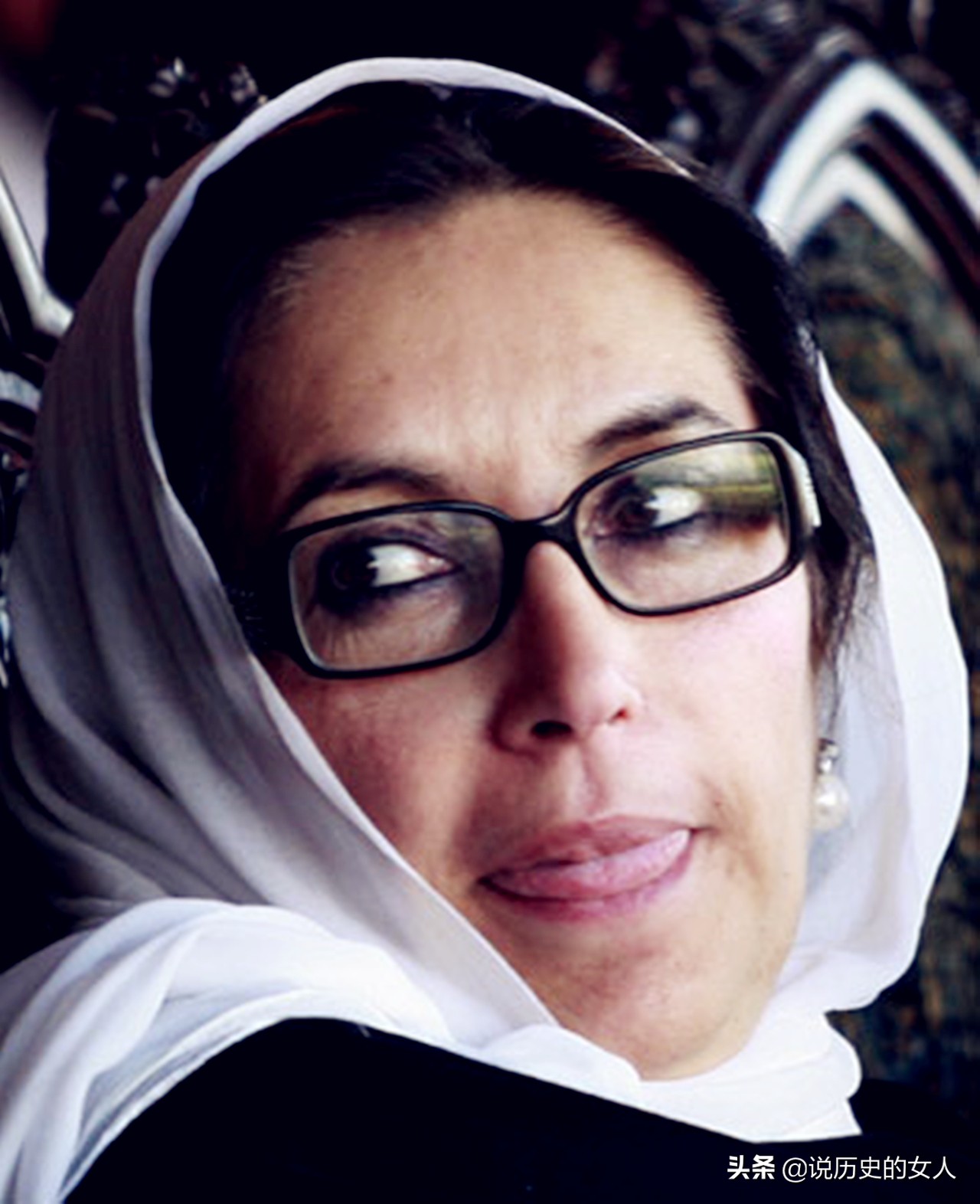 巴基斯坦总理“铁蝴蝶”贝·布托：35岁做总理，54岁遭*杀暗**