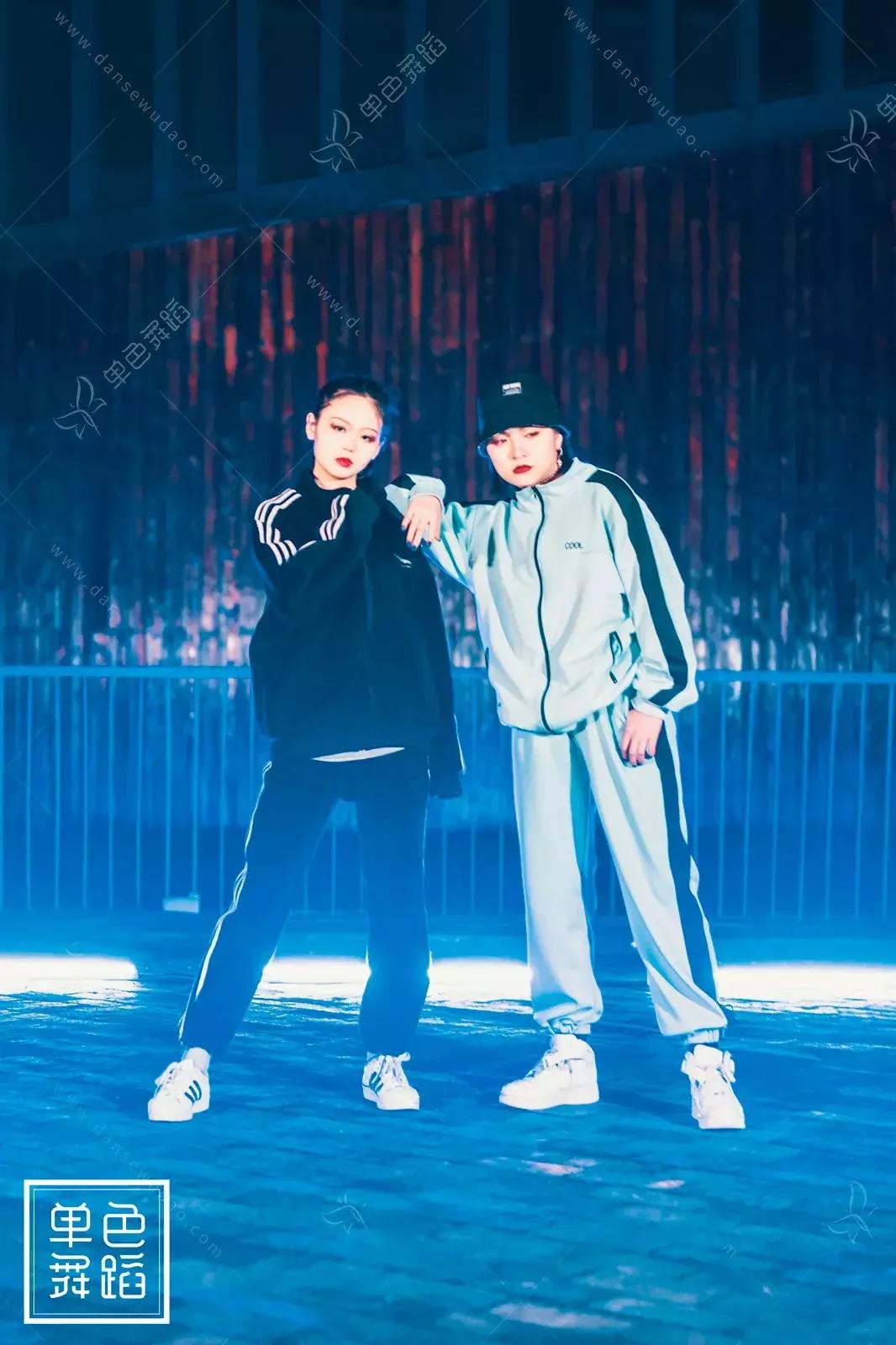 易烊千玺跳bigbang舞蹈,易烊千玺swag圣诞舞