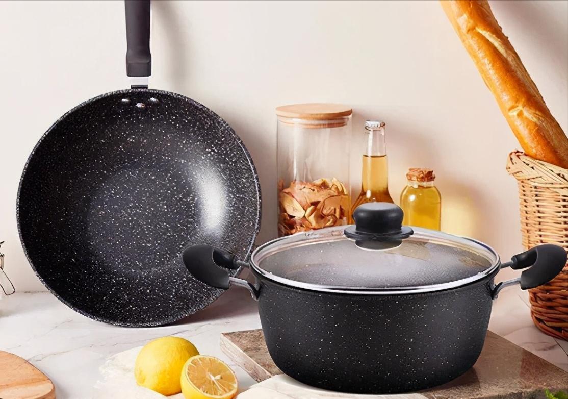 电磁炉用麦饭石和铸铁锅哪个更好,珐琅铸铁锅好还是麦饭石不粘锅好