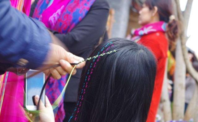 彩辫的寓意,云南彩辫真的是寡妇辫吗