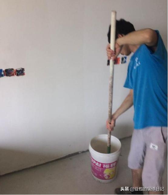 墙纸脱胶翘边怎么修复,墙纸翘边可以用502吗