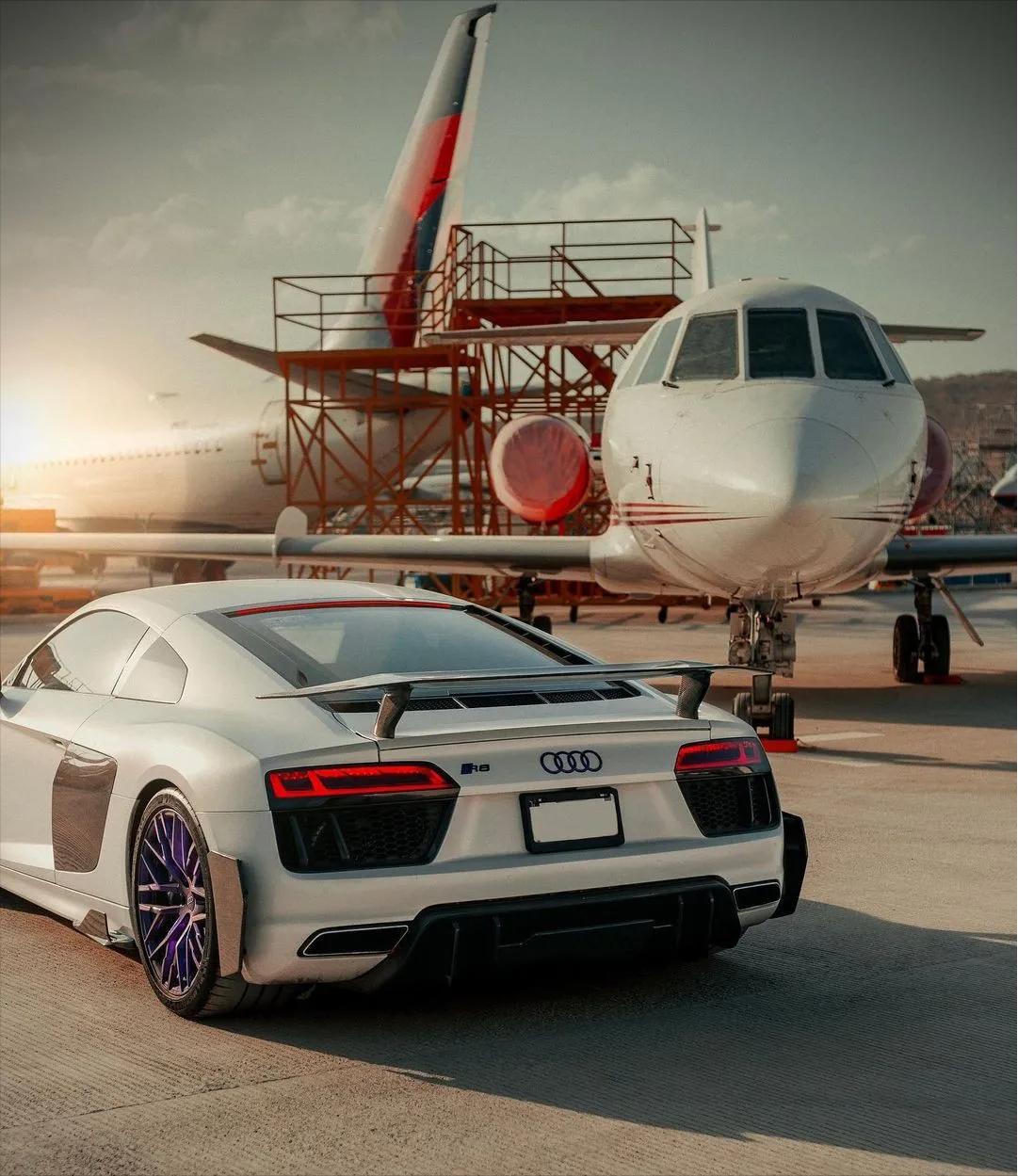 奥迪r8碳纤维车体,碳纤维奥迪r8