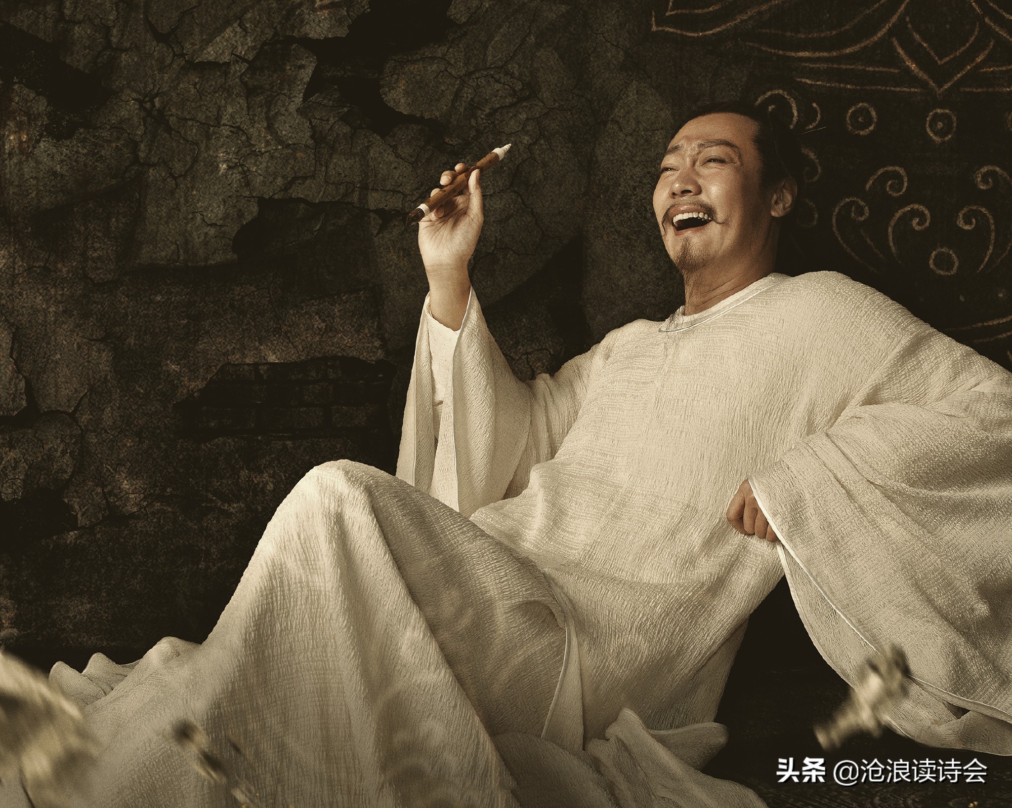 读完这首诗来夸李白天才，仗剑闯荡，挥洒豪情自信，美得让人心醉