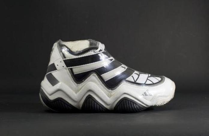 科比和nike续约了吗,科比现在还有球鞋合同吗