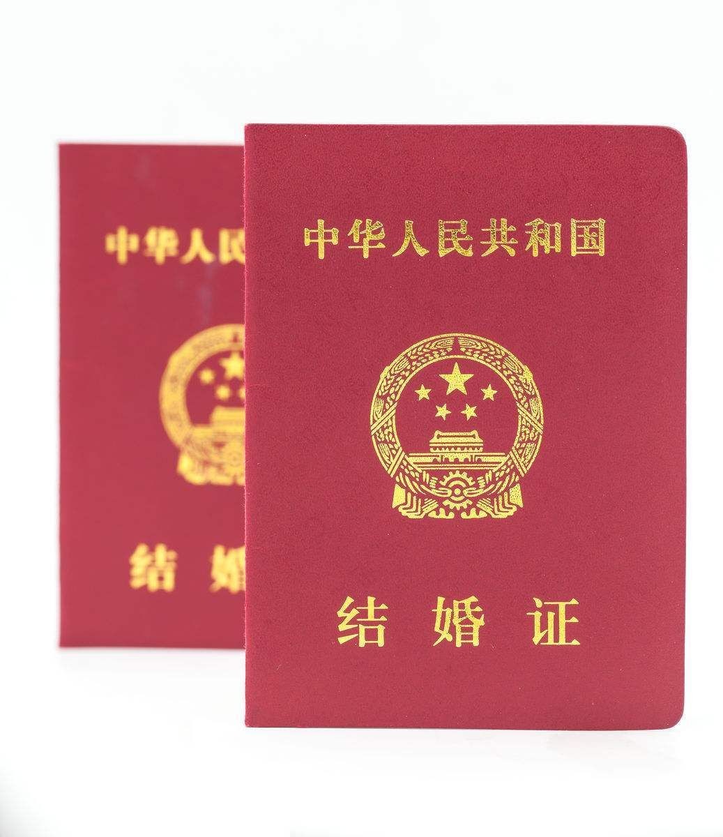 揭秘朱芳雨与现任妻子的恩爱秘密,朱芳雨三次婚姻