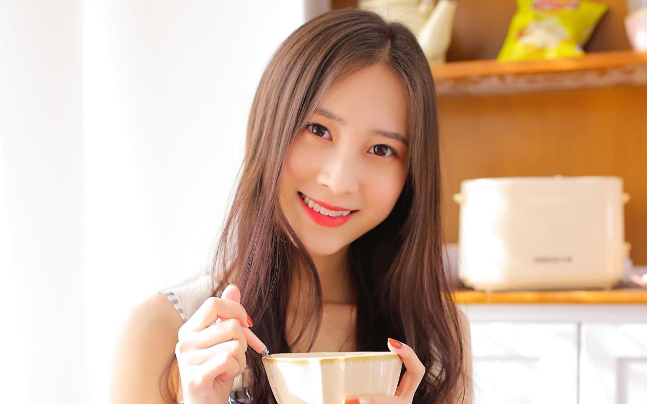 妇科主任忠言：睡前坚持1个好习惯，皮肤白嫩，色素绕开走