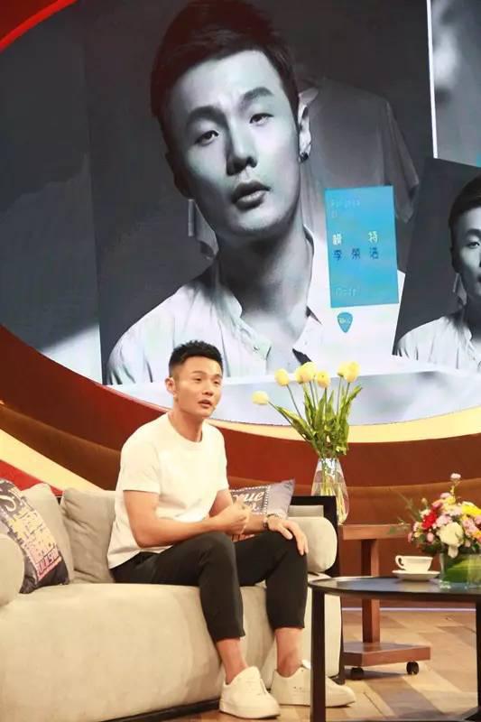 李荣浩4个人合唱的歌,李荣浩用4536251唱的歌