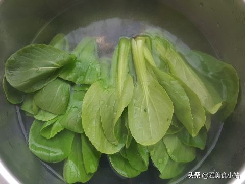 包子青菜蒸完之后怎么发黄,青菜包如何让青菜蒸出来绿