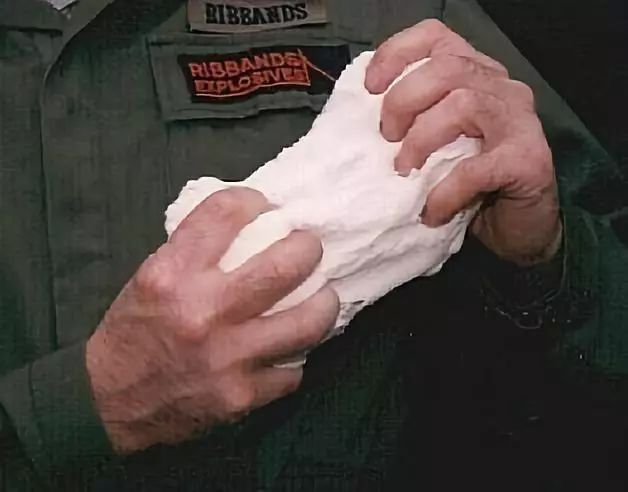 为了在战场上加热罐头，硬核美军点燃了一盒*药炸**？