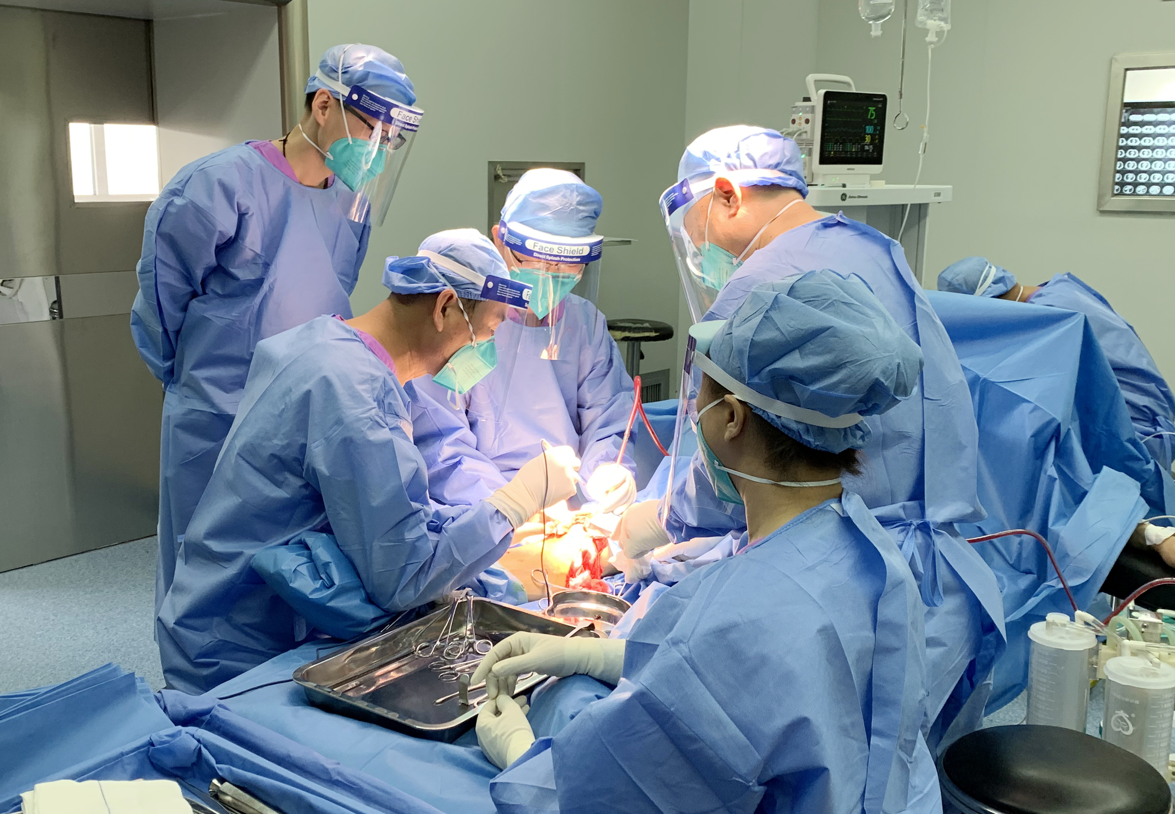 长春传染病医院艾滋病,国内首例艾滋病患儿换肾手术成功