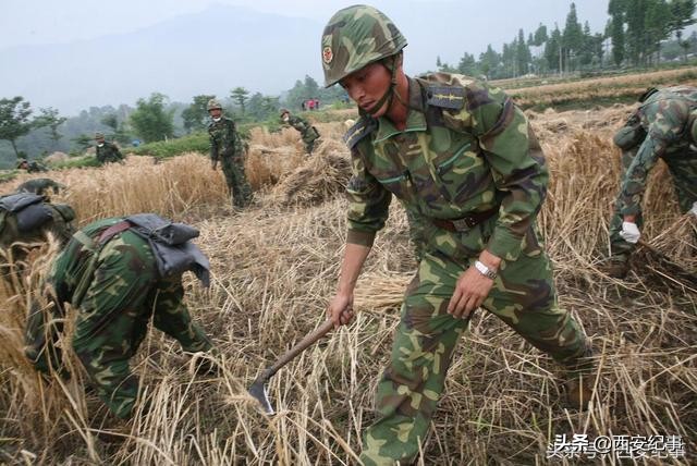 编造虚假故事或经历,编造的故事