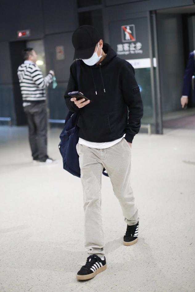 洋气潮流卫衣运动装,卫衣运动鞋搭配