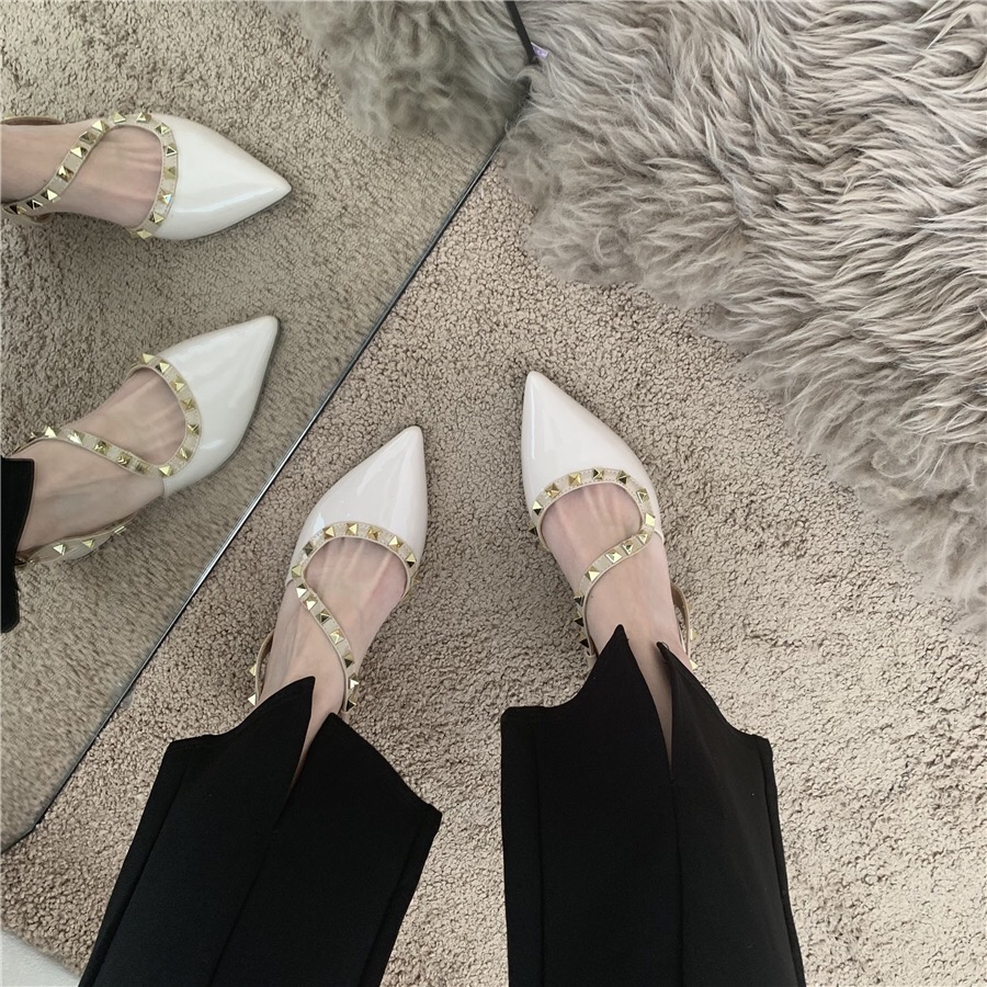 凉鞋怎么选好看,罗马凉鞋搭配什么衣服穿好看