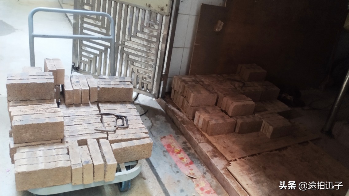 挑山工到山顶一趟多少钱,挑山工一天多少钱