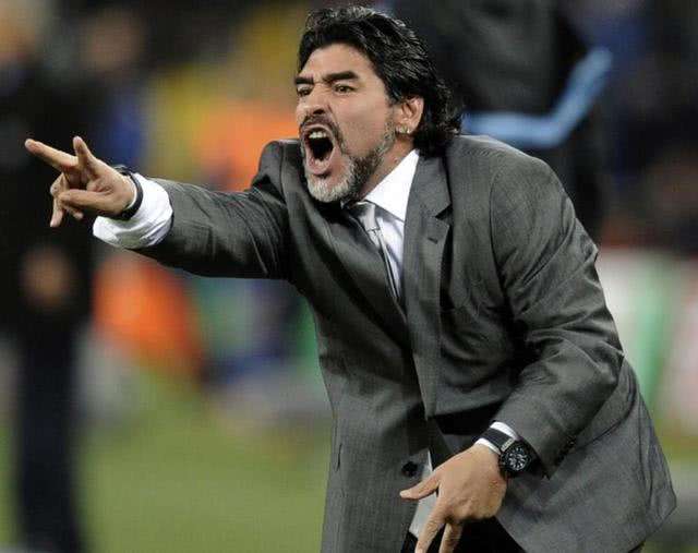 球王马拉多纳贝利,马拉多纳征服了意甲