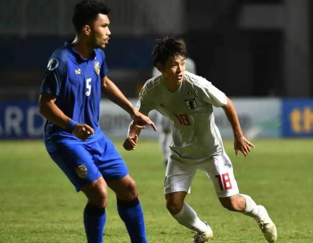 折戟16强后他们奋发图强，日本足球小将值得敬佩，新久皇诞生？