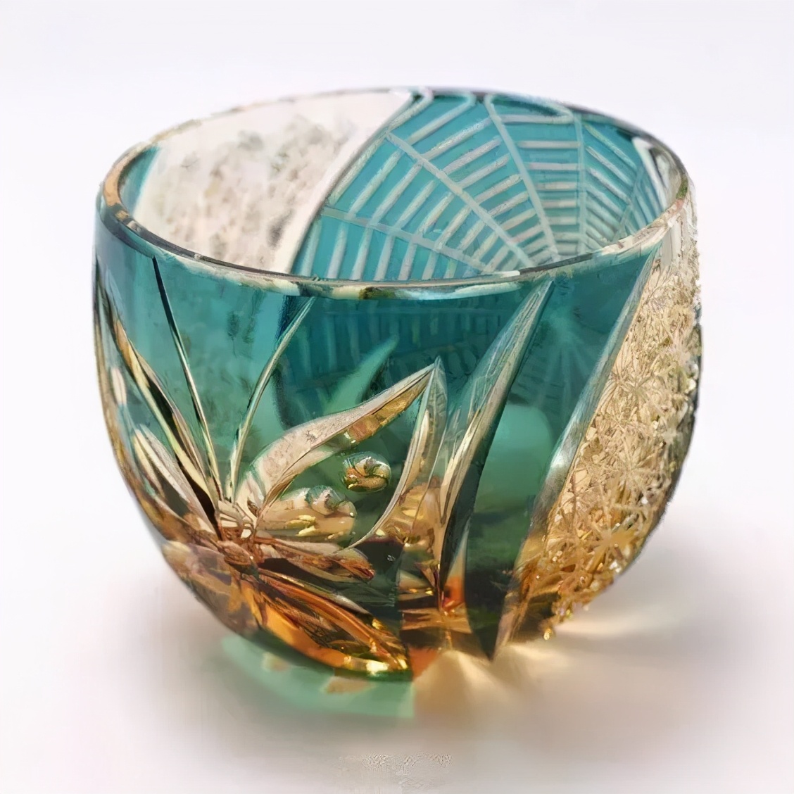 设计师拼了！6款你很难想象的水杯设计