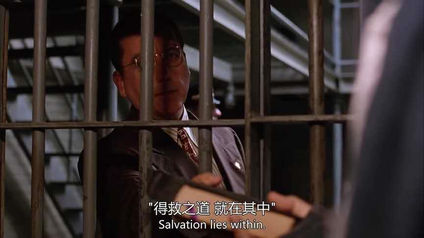 历时27年,他凭借2把小石锤、4张美女海报,逃离肖申克监狱