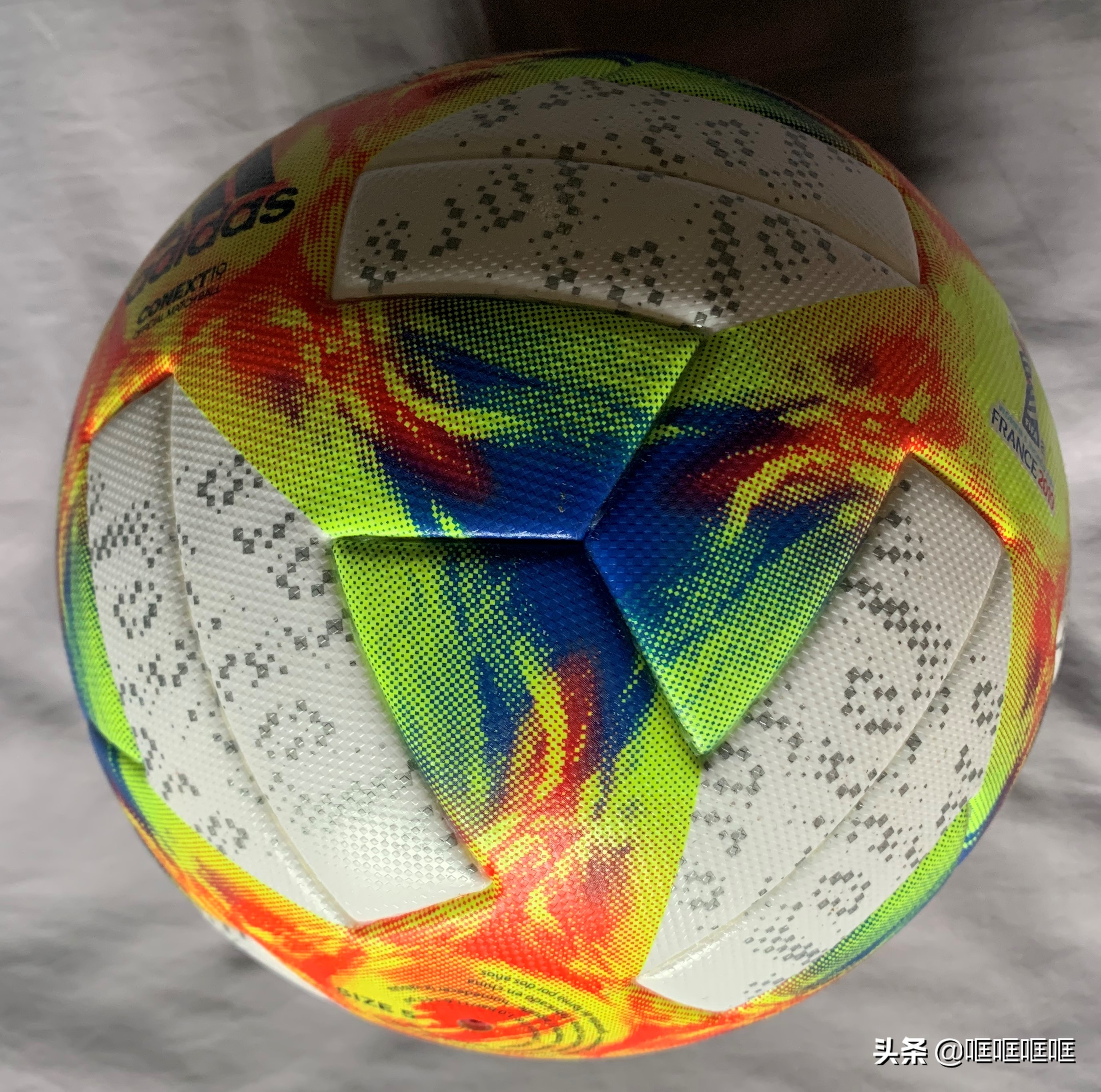 阿迪达斯足球淘汰赛专用高端版,阿迪达斯足球2020欧洲杯纪念版