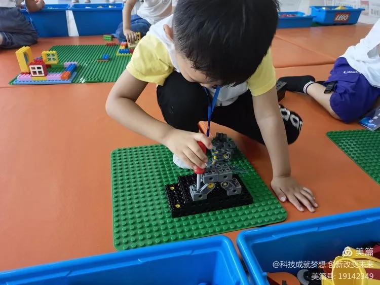 三明市青少年机器人竞赛火热开启,科技科普讲解大赛机器人