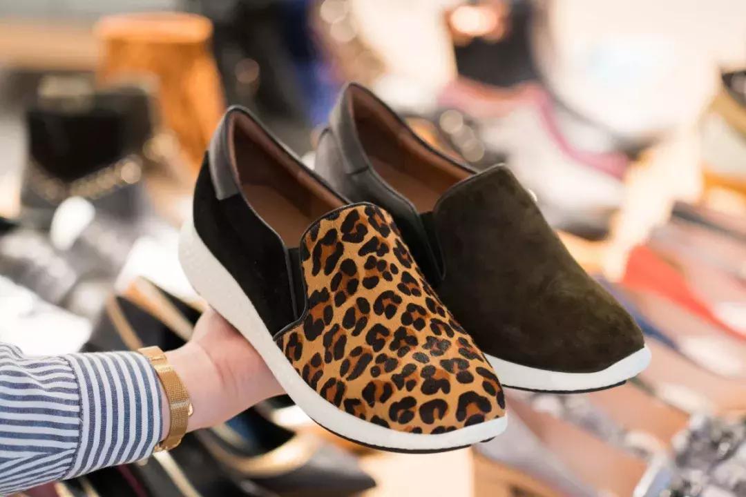 莱尔斯丹lesaunda包包官方旗舰店,莱尔斯丹包包档次怎样