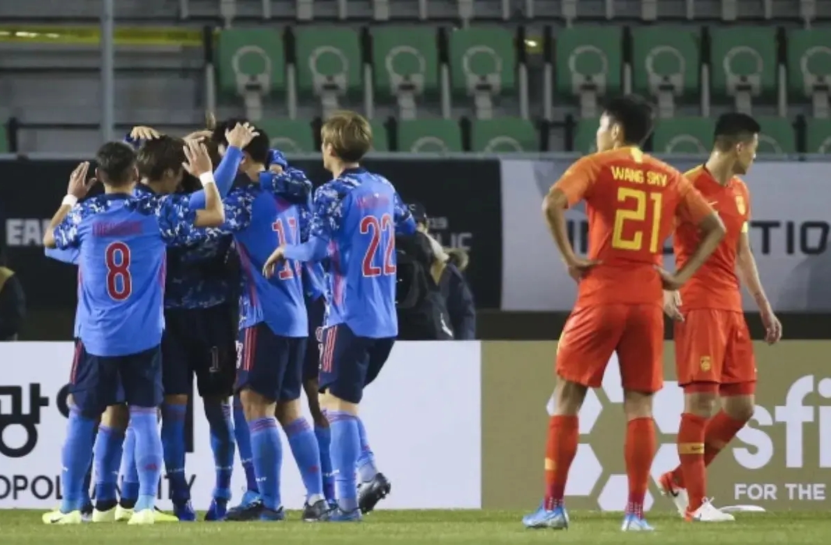 李铁输球采访原视频,国足首战败北真的全怪李铁吗