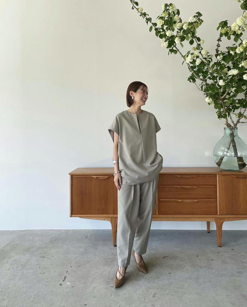 喜欢宽松衣服怎么办,怎么把宽松版的衣服穿有型