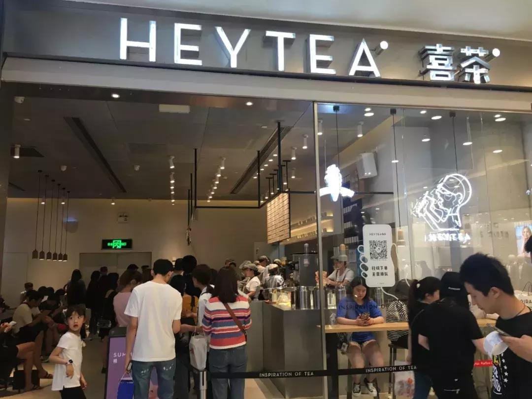 我们走访了最火的9家奶茶店,记者走访测评全市多家品牌奶茶店