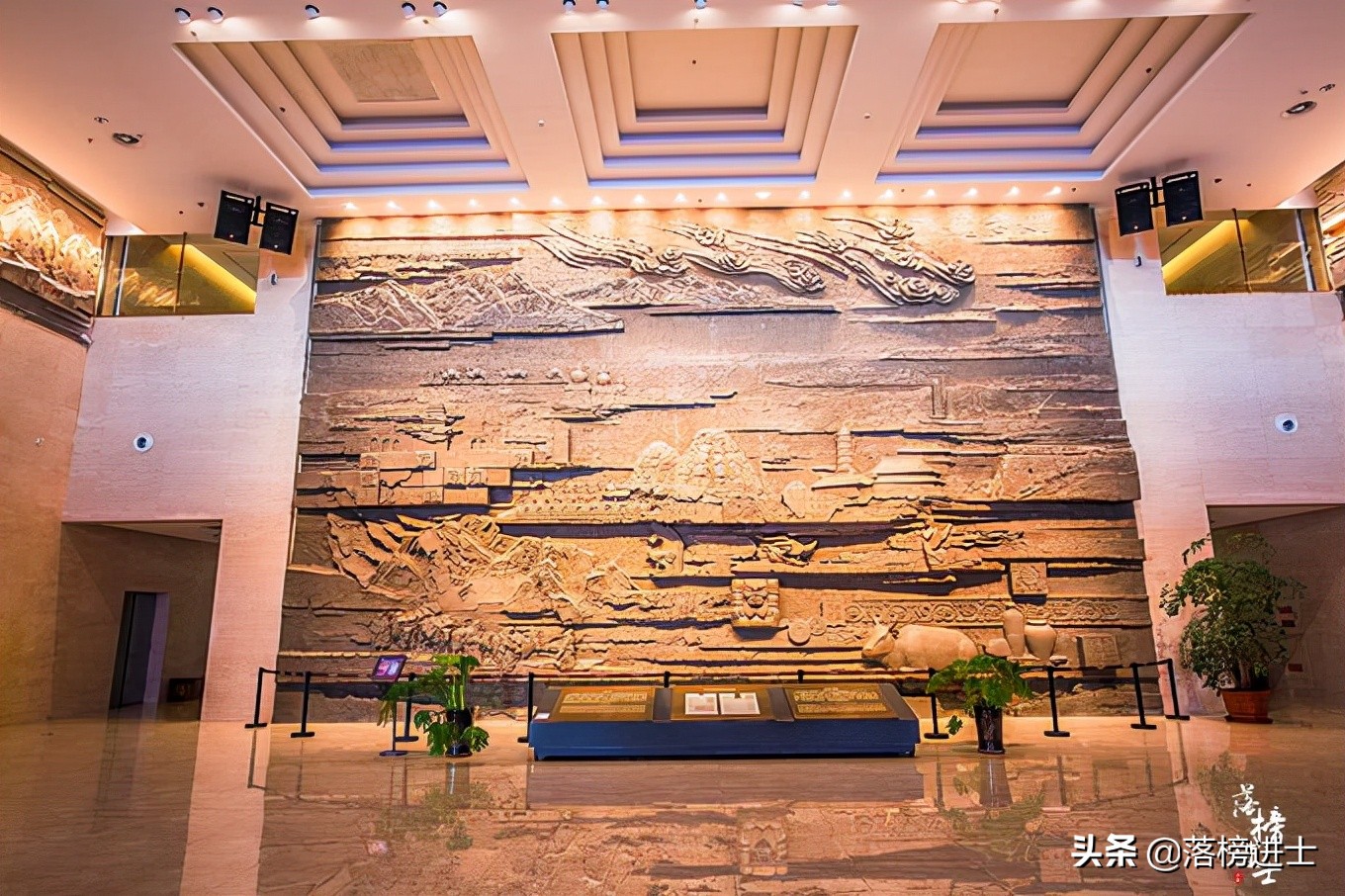 被称为东方金字塔的西夏王陵在哪,西夏王陵寸草不生咋回事