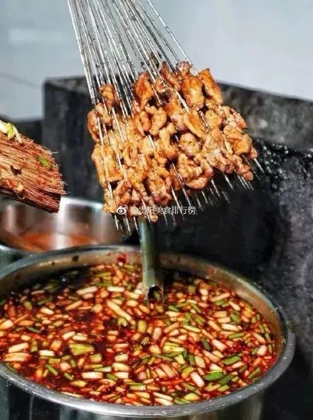 贵州美食折耳根味道,贵州折耳根麻辣味好吃还是烤肉味