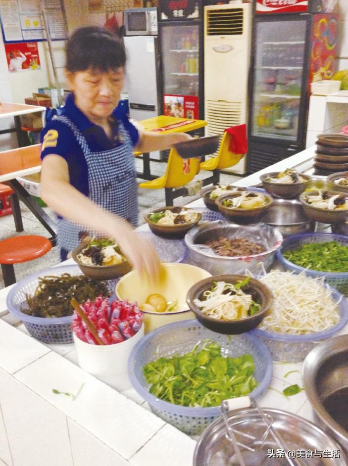 *京大南**妈卖砂锅粉丝,一天能卖200锅,很多人都慕名而来