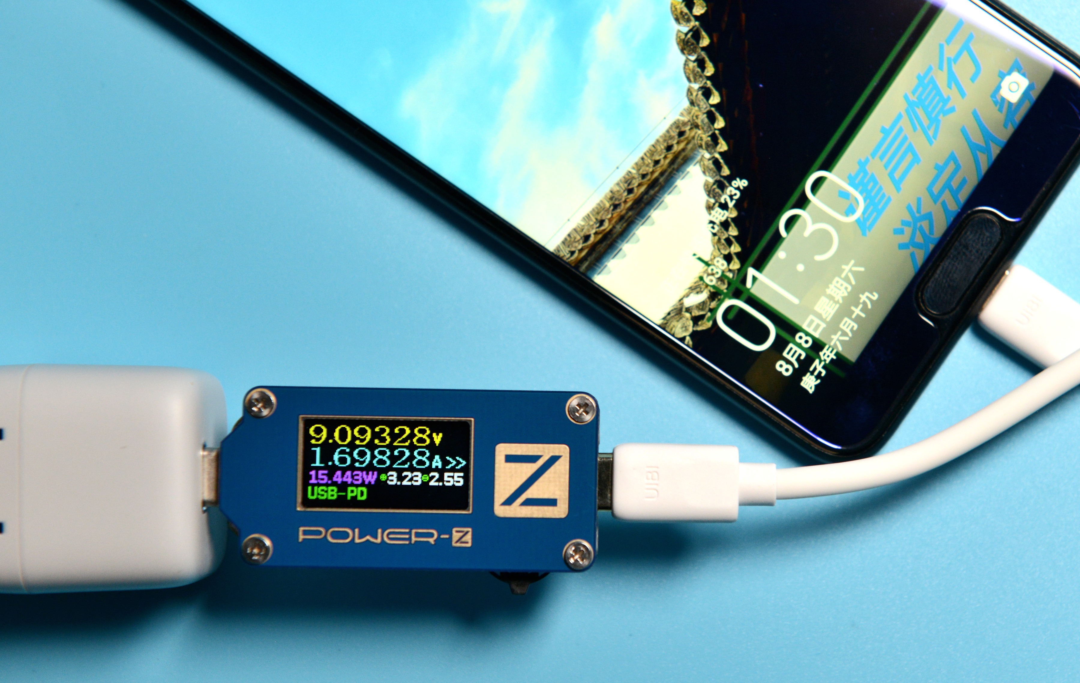 视觉清凉、温婉圆润的“小冰块”——UIBI柚比迷你快速充电器