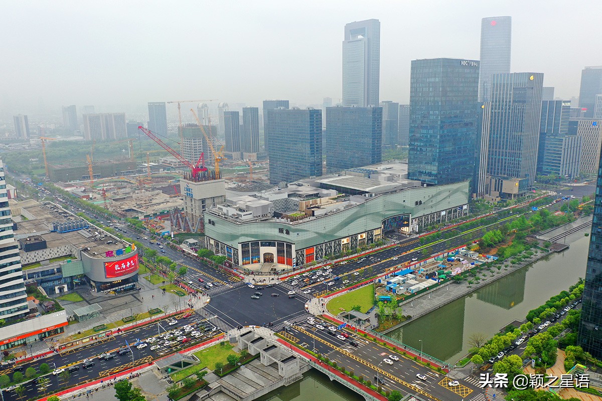 宁波东部新城银泰城人气,宁波东部新城宏泰广场