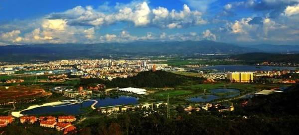 弥勒锦屏山庄园,云南红河州弥勒市锦屏山风景区