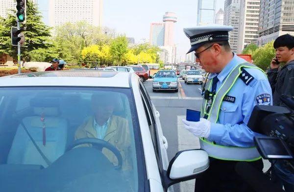 行驶证盖满章了怎么换证,行驶证副页盖满了可以异地换证吗