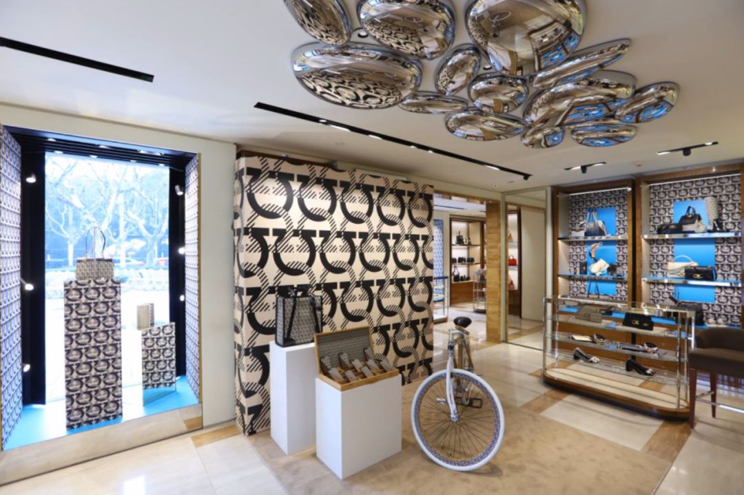 微信发朋友圈时总是显示上次分组,为什么很多人发朋友圈要配图片