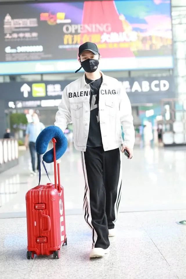 40岁的男人夏天穿什么颜色的t恤,夏季老男人穿什么颜色t恤好