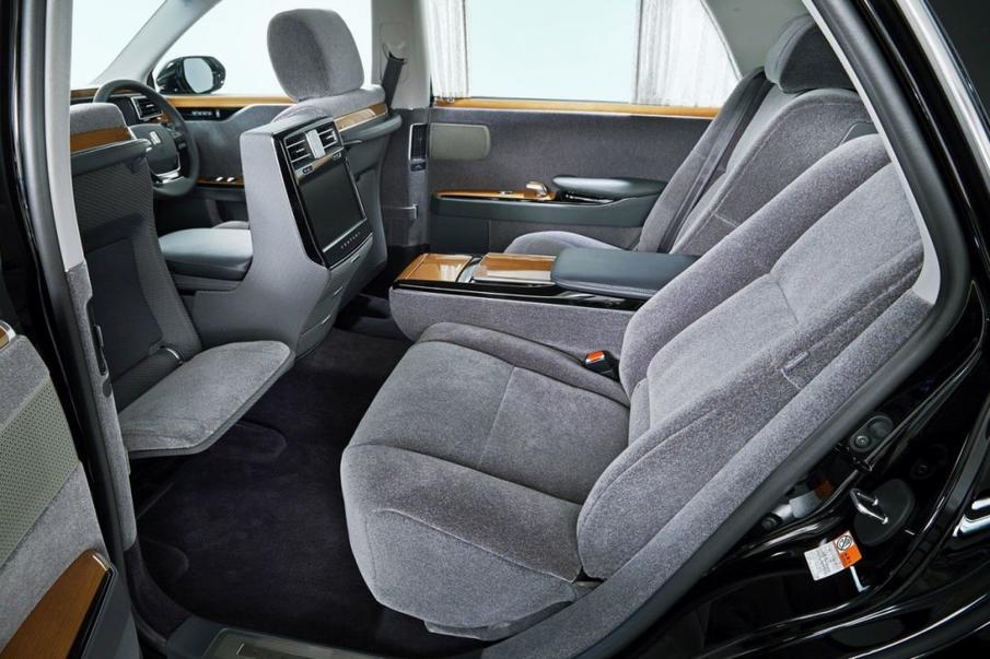 日本天皇顶级座驾,日本天皇的丰田车