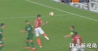 蒿俊闵禁区传球,蒿俊闵与埃尔克森手球