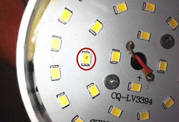 家里的led灯不亮了看图,家里的led灯总是闪不亮怎么办