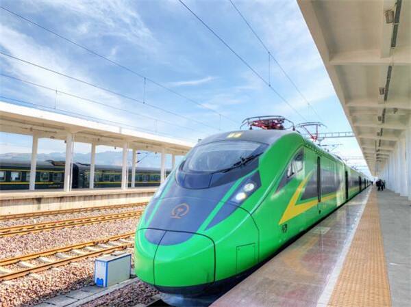 奇葩动车组黑色,绿色动车组