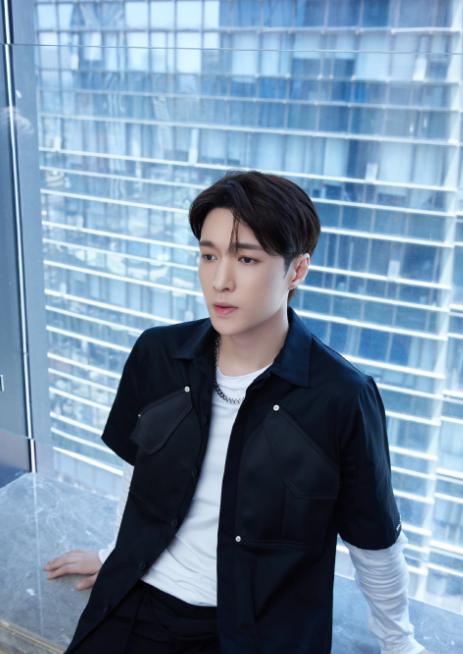 刷微博容易手滑怎么办？张艺兴告诉你答案，杜华学着点