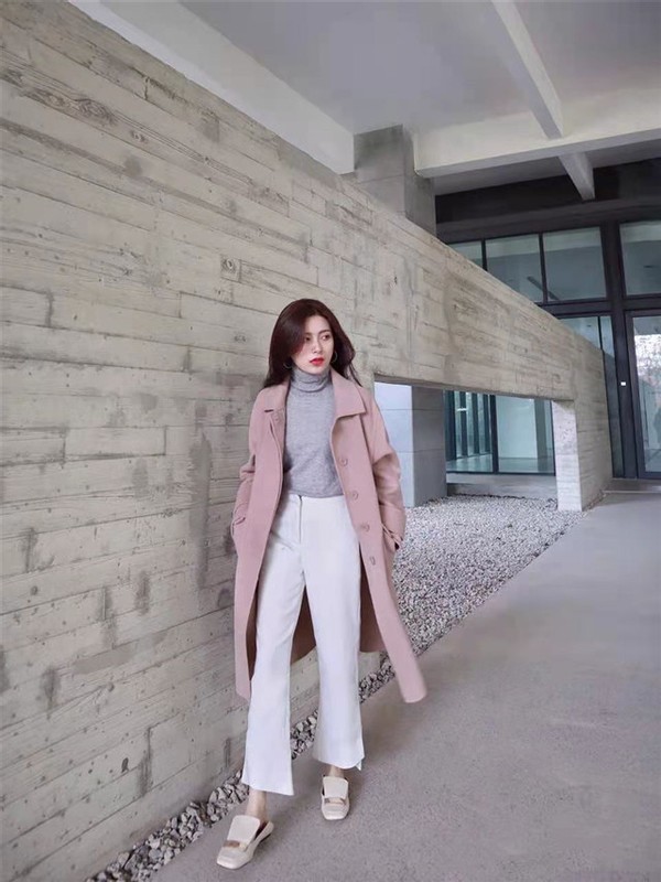 黑色大衣牛仔裤穿搭高级感经典款,修身牛仔裤配大衣的最佳搭配