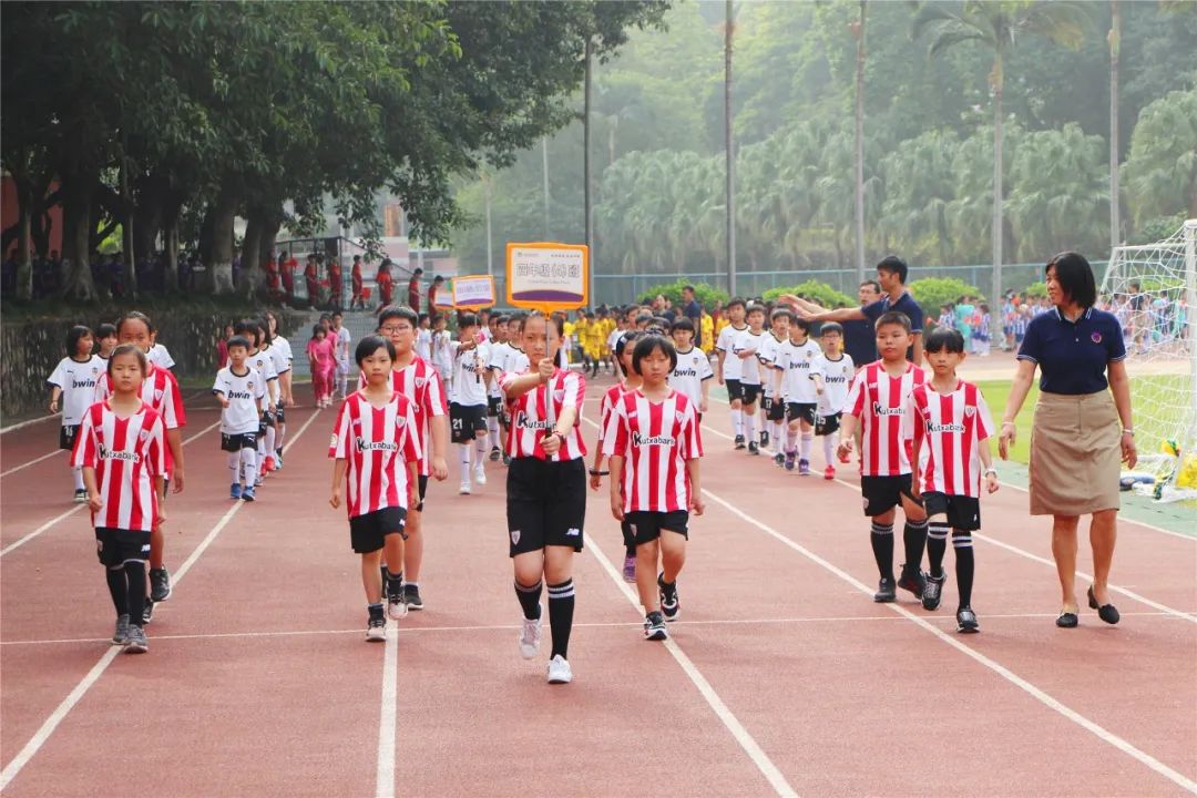 校园足球点燃绿茵梦想,校园足球联赛拉开序幕