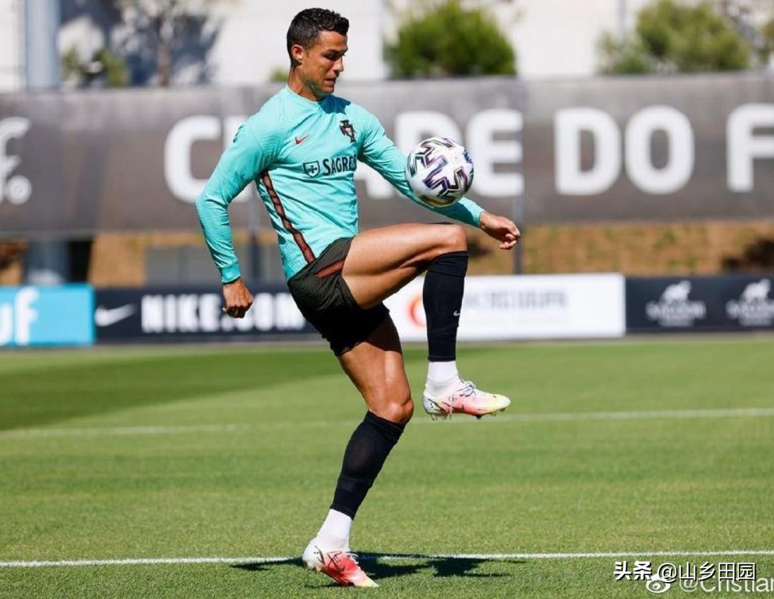 c罗发布会上拒喝可乐,c罗发布会喝可乐