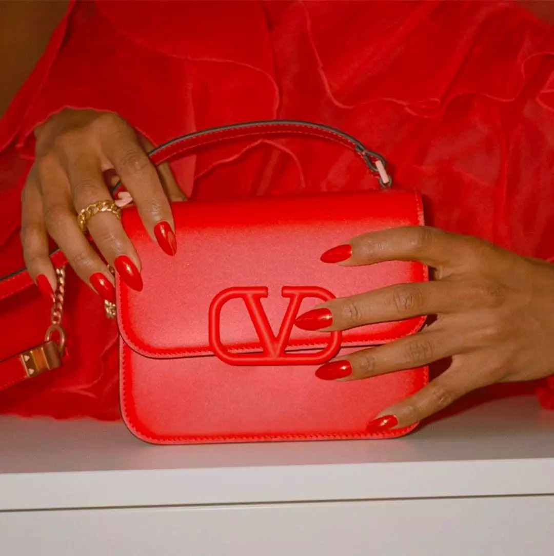 我抓住了一位资深柜员，道出了如何让你掏钱买包的秘密